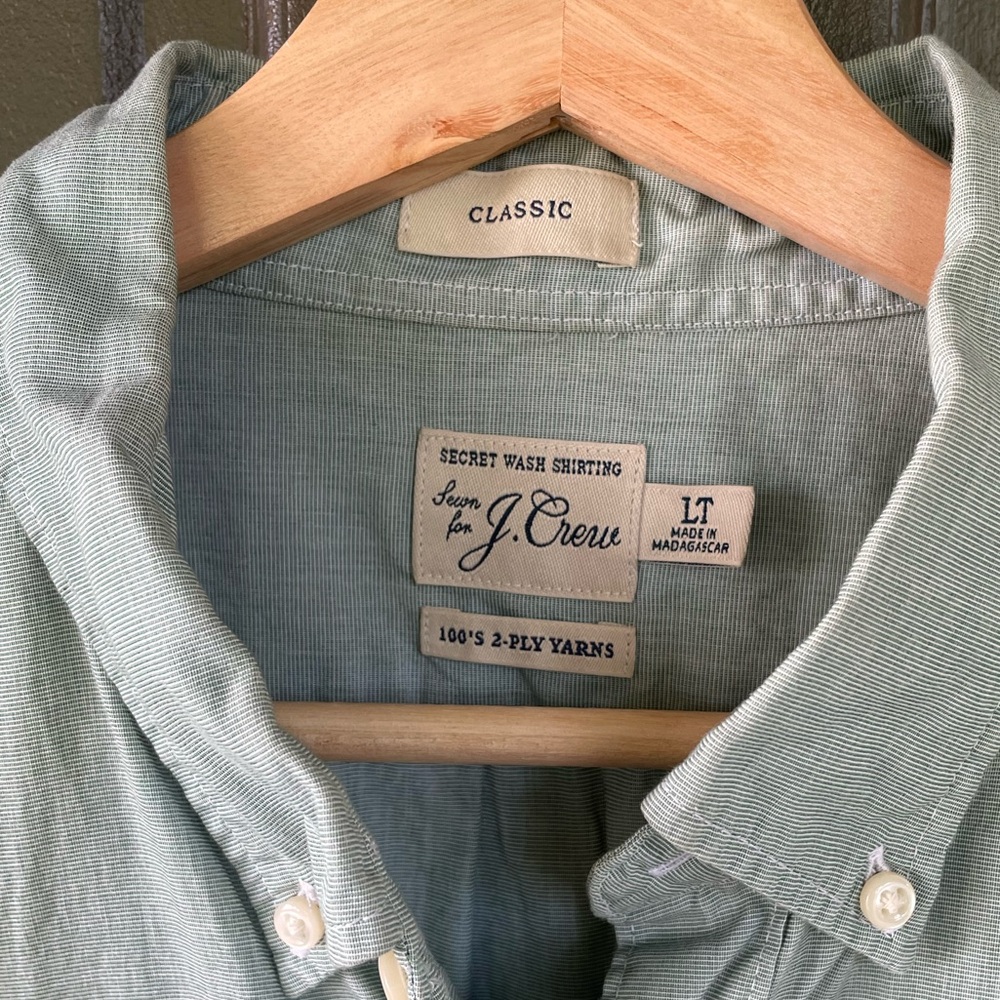 J. Crew Secret Wash Shirting Long Sleeve Button Down in Classic Fit - Picture 2 of 8